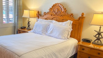 Queen Guestroom